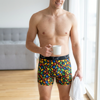 Thumbnail for Bricks boxer op man in de ochtend met koffie